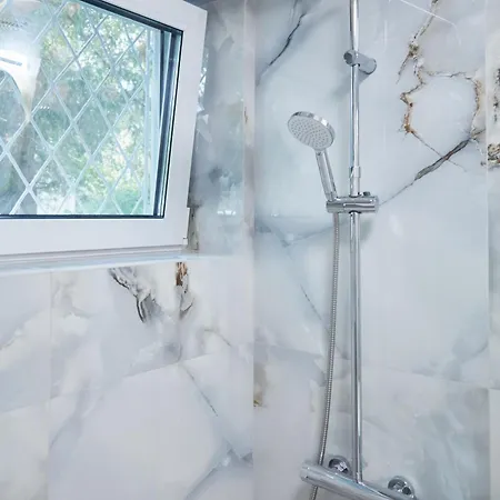 Antonia Park Mall Apartment